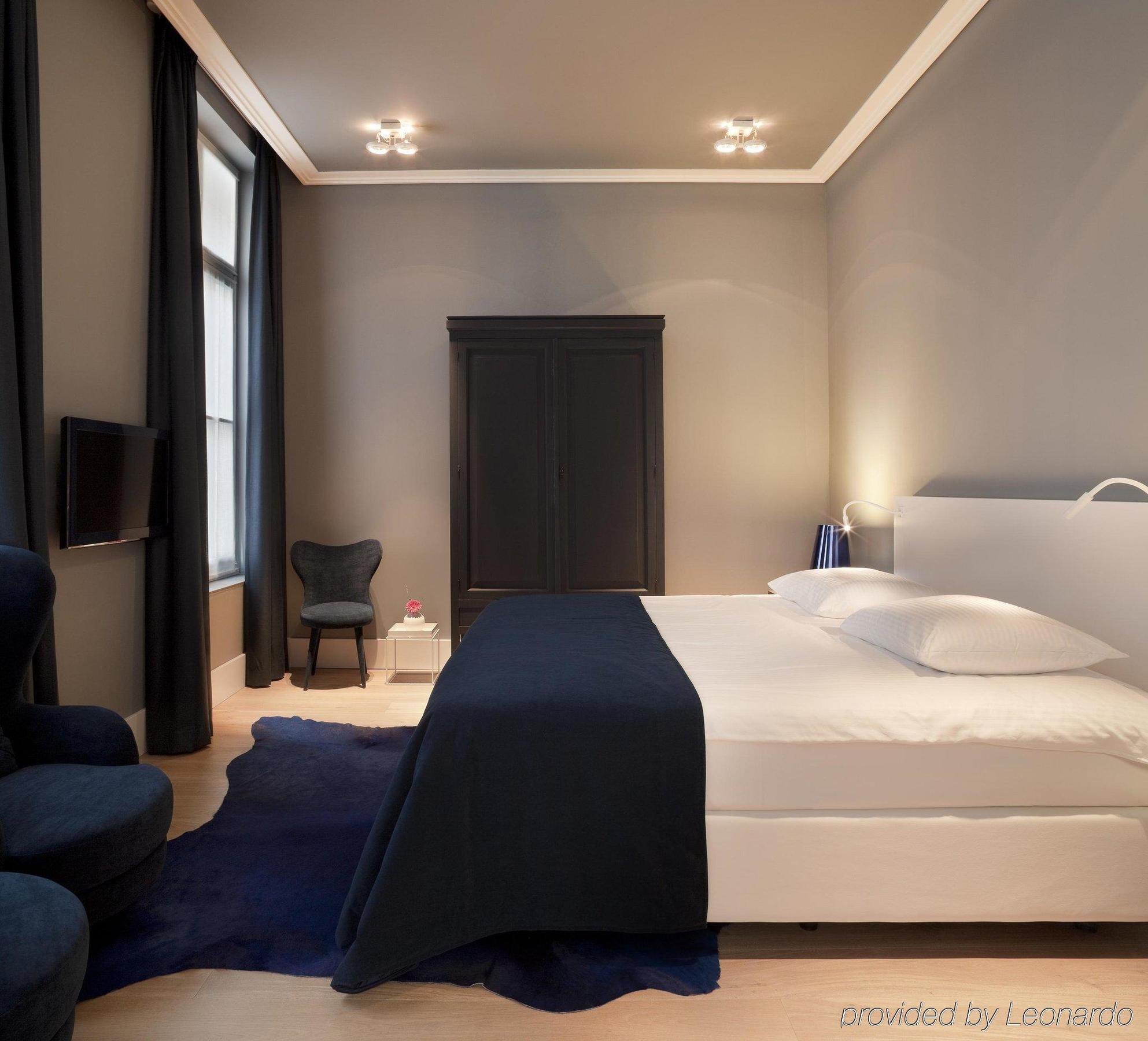Het Arresthuis Roermond Rum bild A room at the hotel