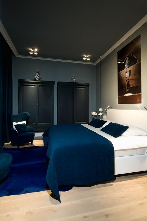 Het Arresthuis Roermond Rum bild A room at the hotel